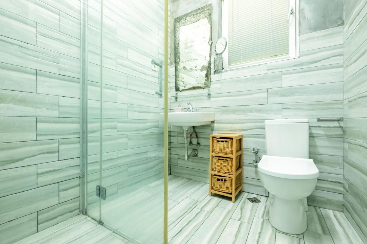 Delightful Flat Close To Galata 2 Mins To Metro Istanbul